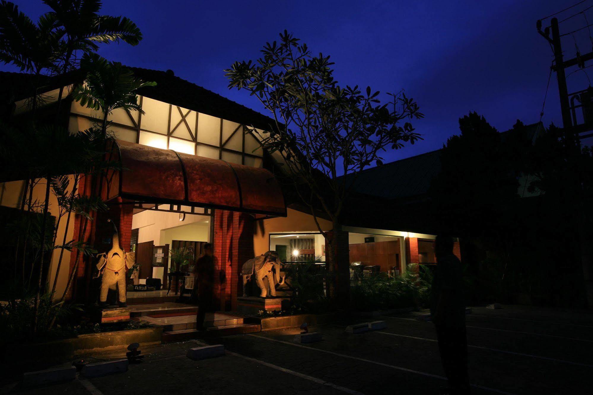 Hotel Montana Malang Exterior foto